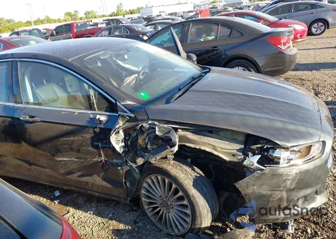 2015 Ford Fusion Titanium z USA, uszkodzony, nr VIN 3FA6P0D96FR175561